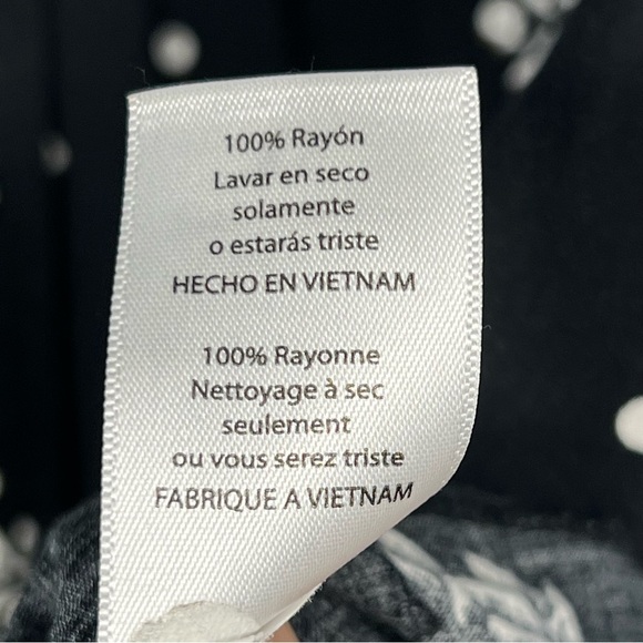 Black Rose Print Button Up Shirt Men’s Size XS Lularoe Michael Womens Size Small - Picture 7 of 9